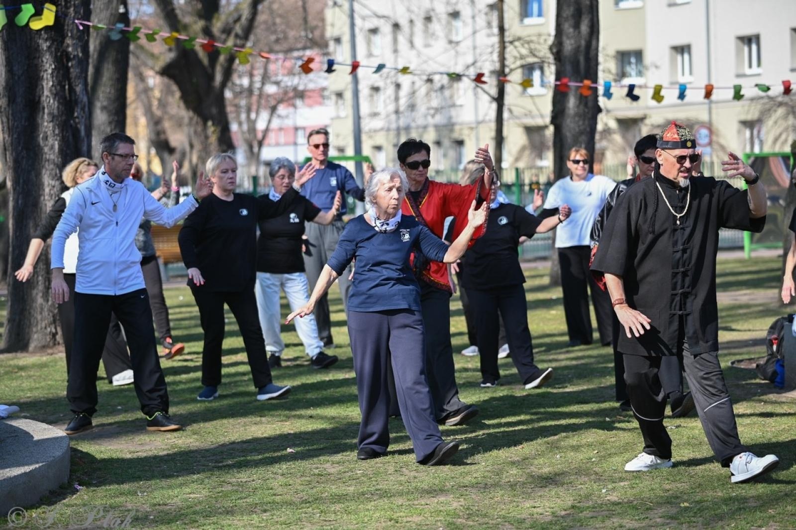 Zdjęcie w galerii na portalu naszraciborz.pl: Piknik na powitanie wiosny w Raciborzu. Gwarno i kolorowo w parku Jordanowskim [FOTO i WIDEO] wiadomości z regionu
