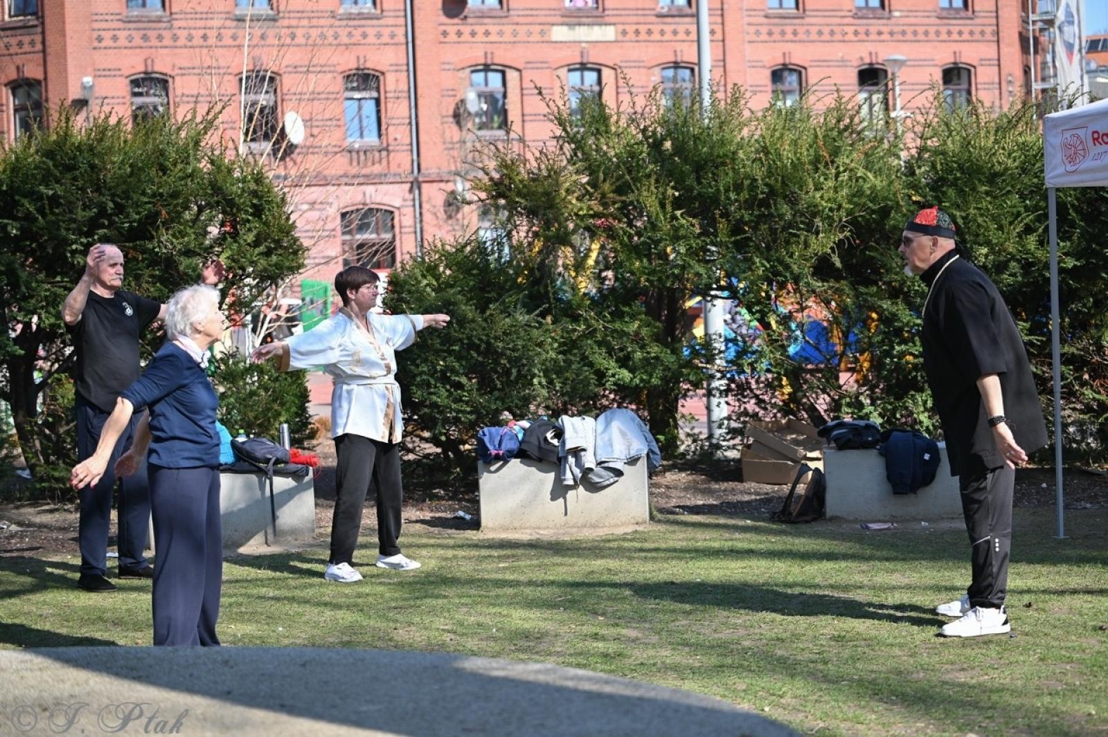 Zdjęcie w galerii na portalu naszraciborz.pl: Piknik na powitanie wiosny w Raciborzu. Gwarno i kolorowo w parku Jordanowskim [FOTO i WIDEO] wiadomości z regionu