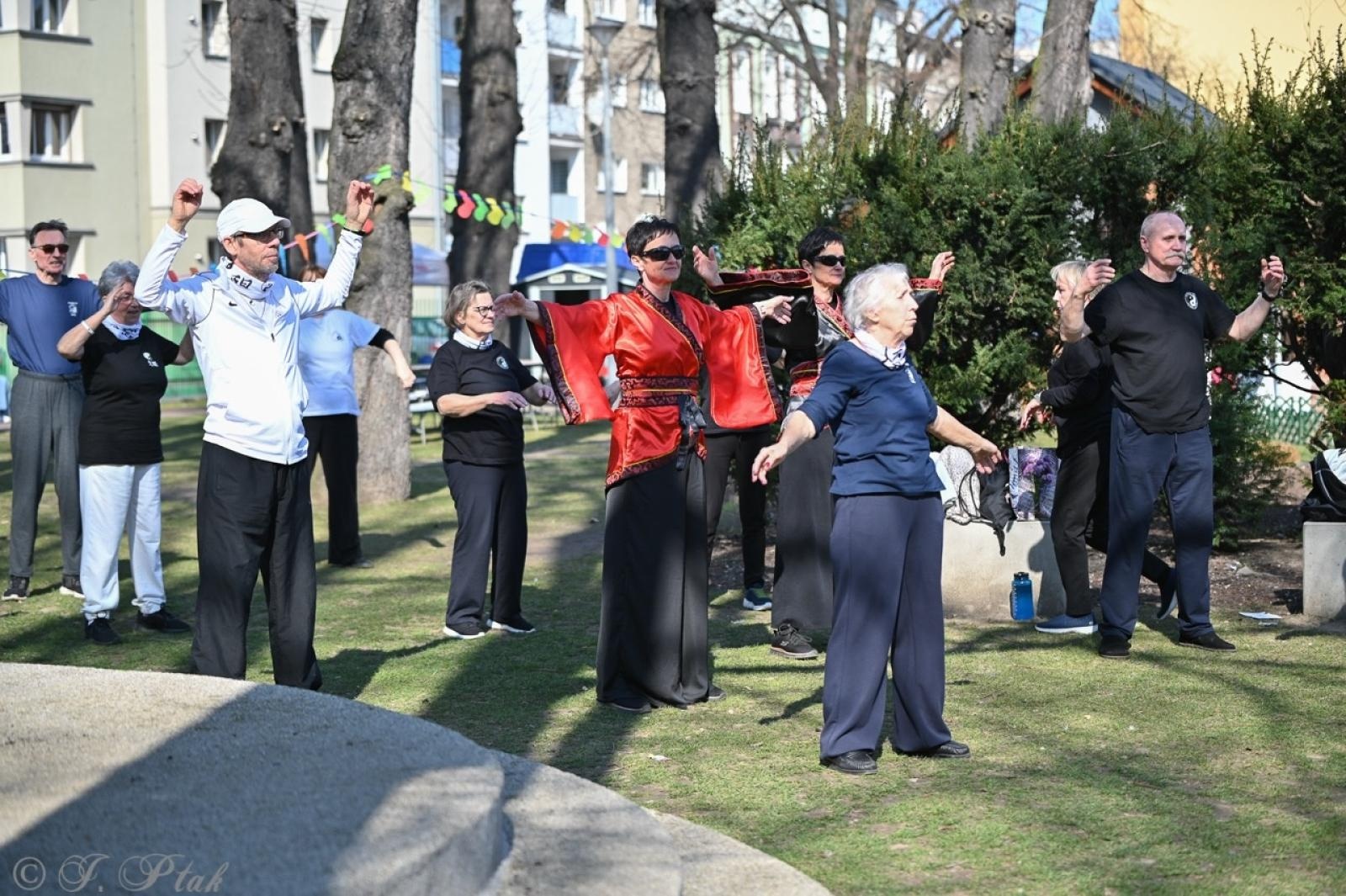 Zdjęcie w galerii na portalu naszraciborz.pl: Piknik na powitanie wiosny w Raciborzu. Gwarno i kolorowo w parku Jordanowskim [FOTO i WIDEO] wiadomości z regionu