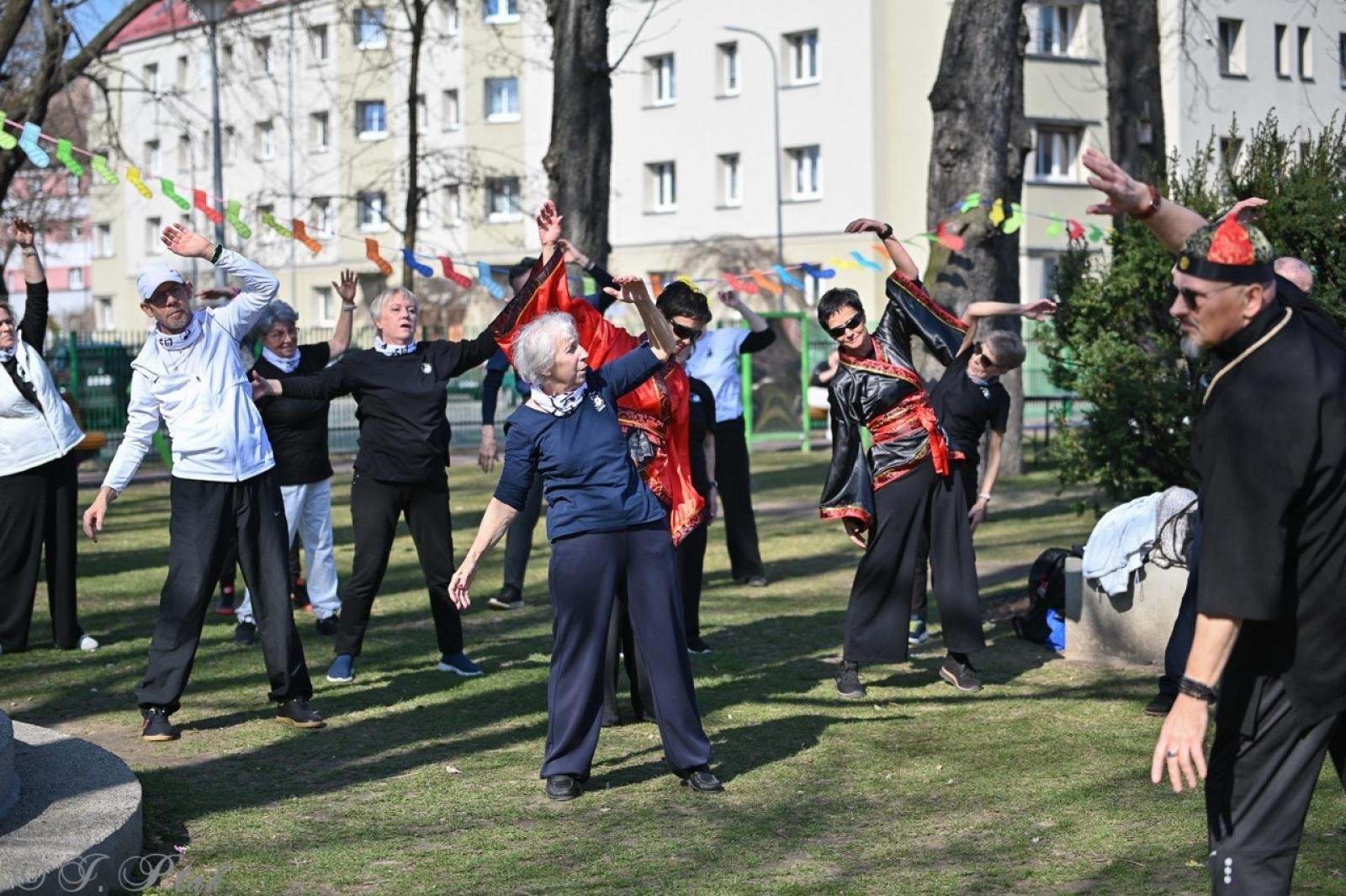Zdjęcie w galerii na portalu naszraciborz.pl: Piknik na powitanie wiosny w Raciborzu. Gwarno i kolorowo w parku Jordanowskim [FOTO i WIDEO] wiadomości z regionu