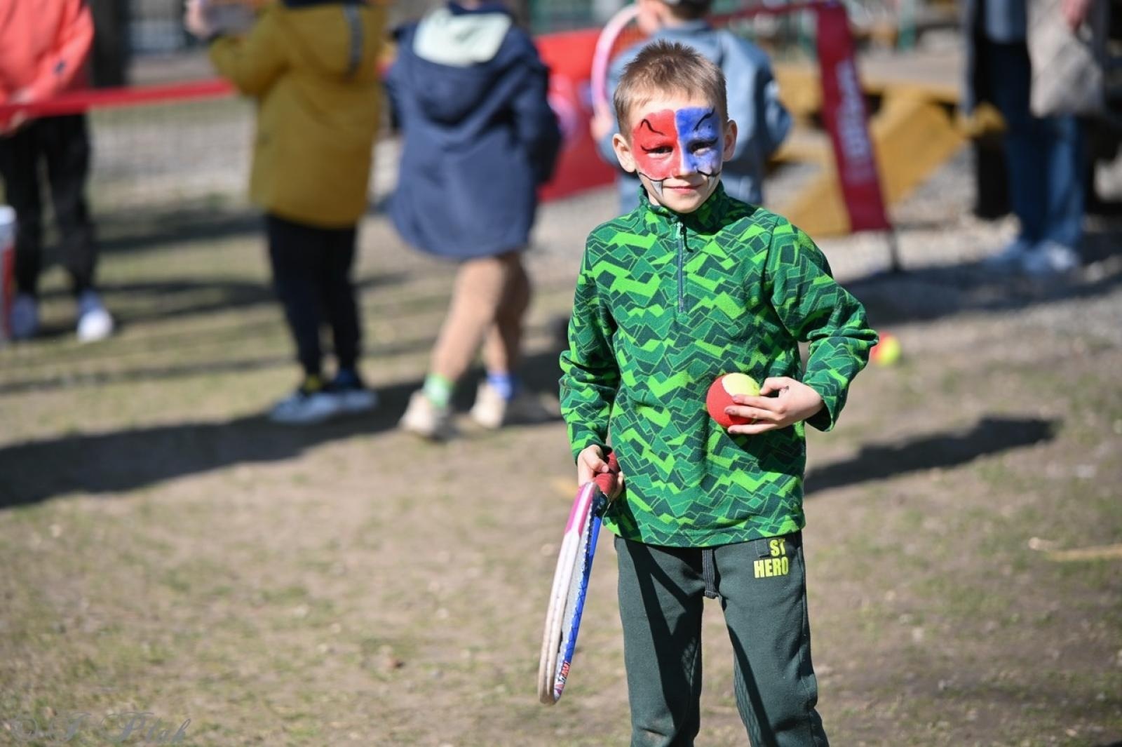 Zdjęcie w galerii na portalu naszraciborz.pl: Piknik na powitanie wiosny w Raciborzu. Gwarno i kolorowo w parku Jordanowskim [FOTO i WIDEO] wiadomości z regionu