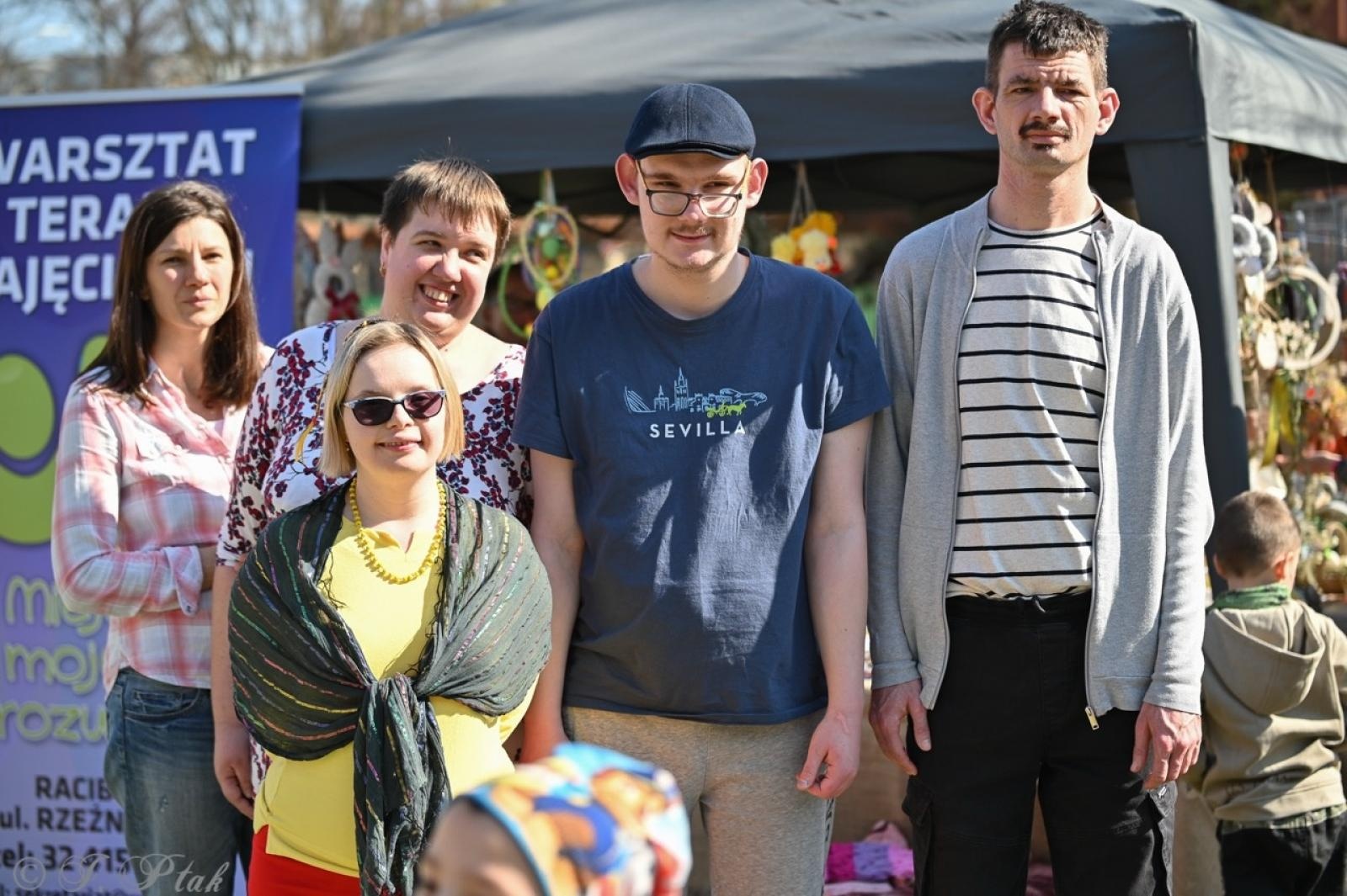 Zdjęcie w galerii na portalu naszraciborz.pl: Piknik na powitanie wiosny w Raciborzu. Gwarno i kolorowo w parku Jordanowskim [FOTO i WIDEO] wiadomości z regionu