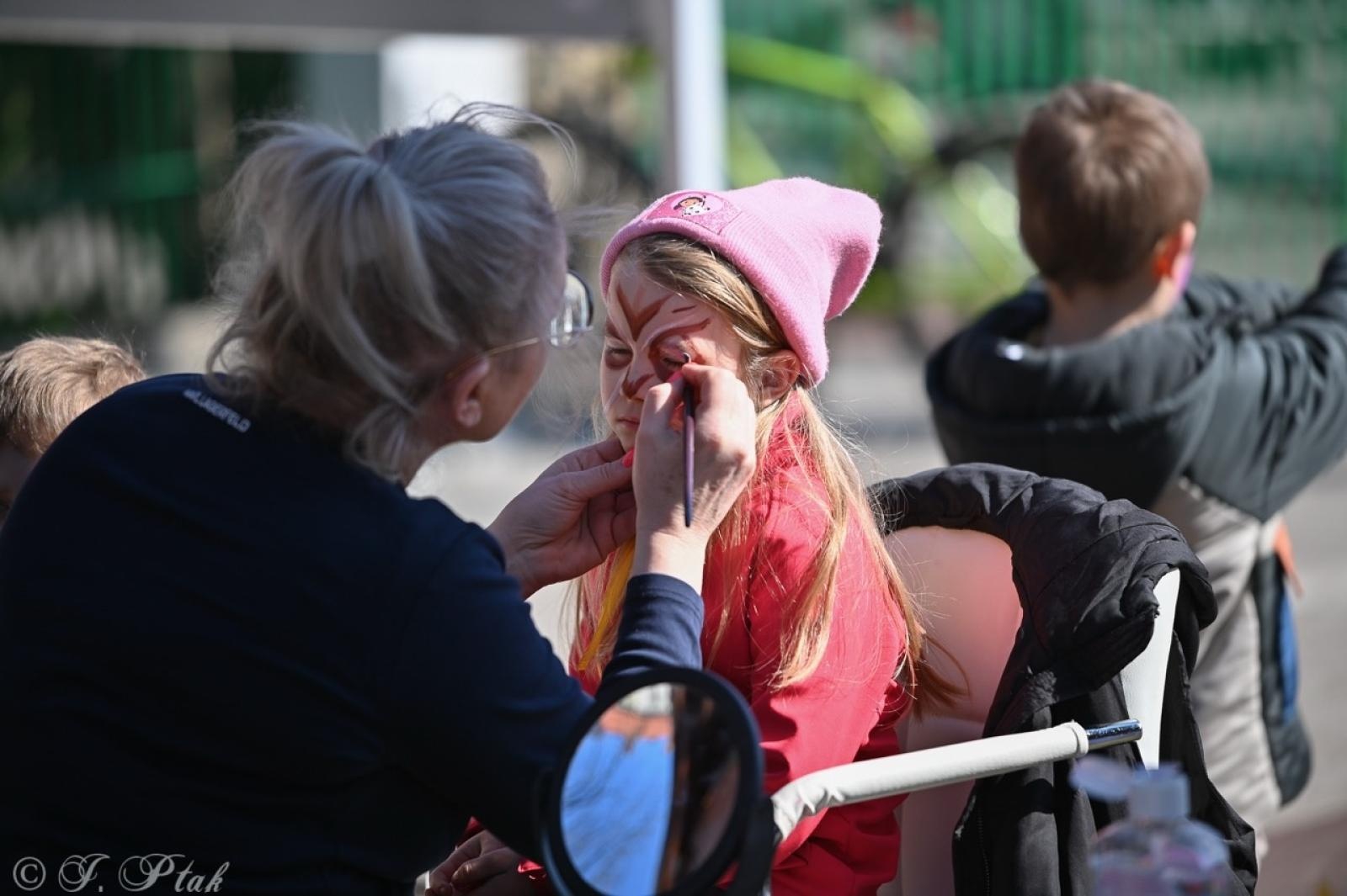 Zdjęcie w galerii na portalu naszraciborz.pl: Piknik na powitanie wiosny w Raciborzu. Gwarno i kolorowo w parku Jordanowskim [FOTO i WIDEO] wiadomości z regionu