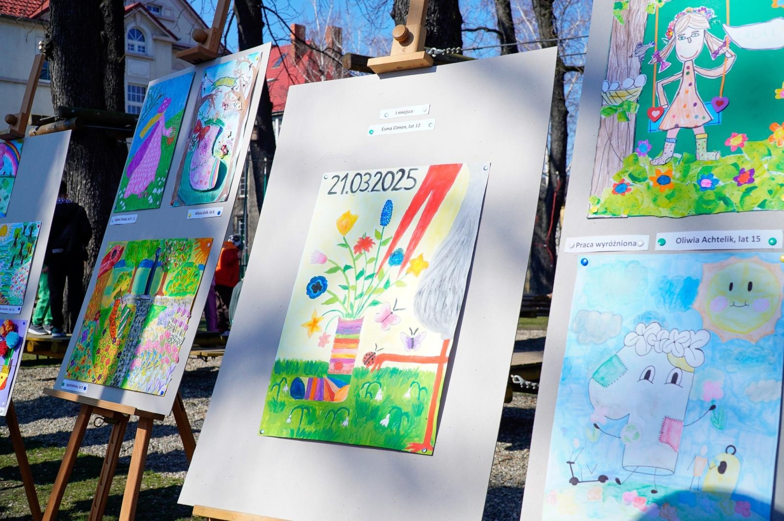 Zdjęcie w galerii na portalu naszraciborz.pl: Piknik na powitanie wiosny w Raciborzu. Gwarno i kolorowo w parku Jordanowskim [FOTO i WIDEO] wiadomości z regionu