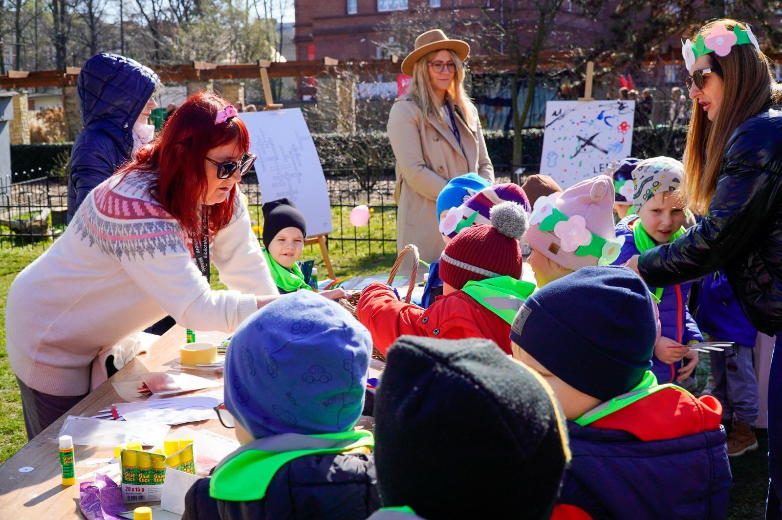 Zdjęcie w galerii na portalu naszraciborz.pl: Piknik na powitanie wiosny w Raciborzu. Gwarno i kolorowo w parku Jordanowskim [FOTO i WIDEO] wiadomości z regionu