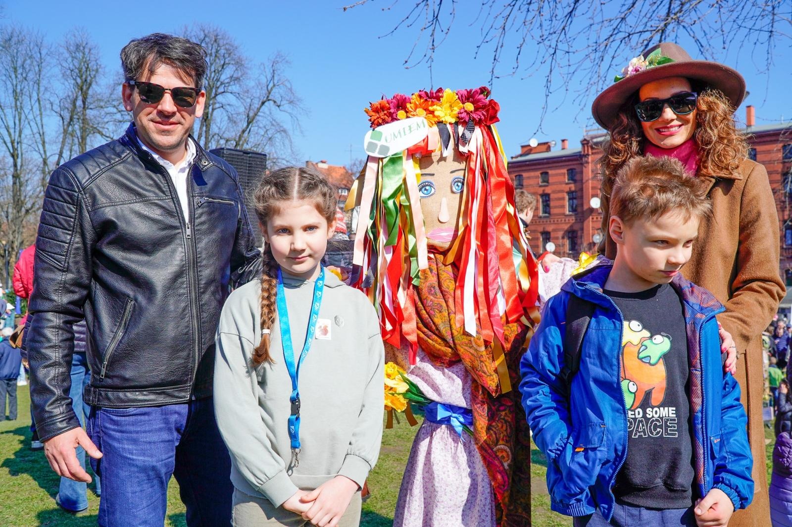 Zdjęcie w galerii na portalu naszraciborz.pl: Piknik na powitanie wiosny w Raciborzu. Gwarno i kolorowo w parku Jordanowskim [FOTO i WIDEO] wiadomości z regionu
