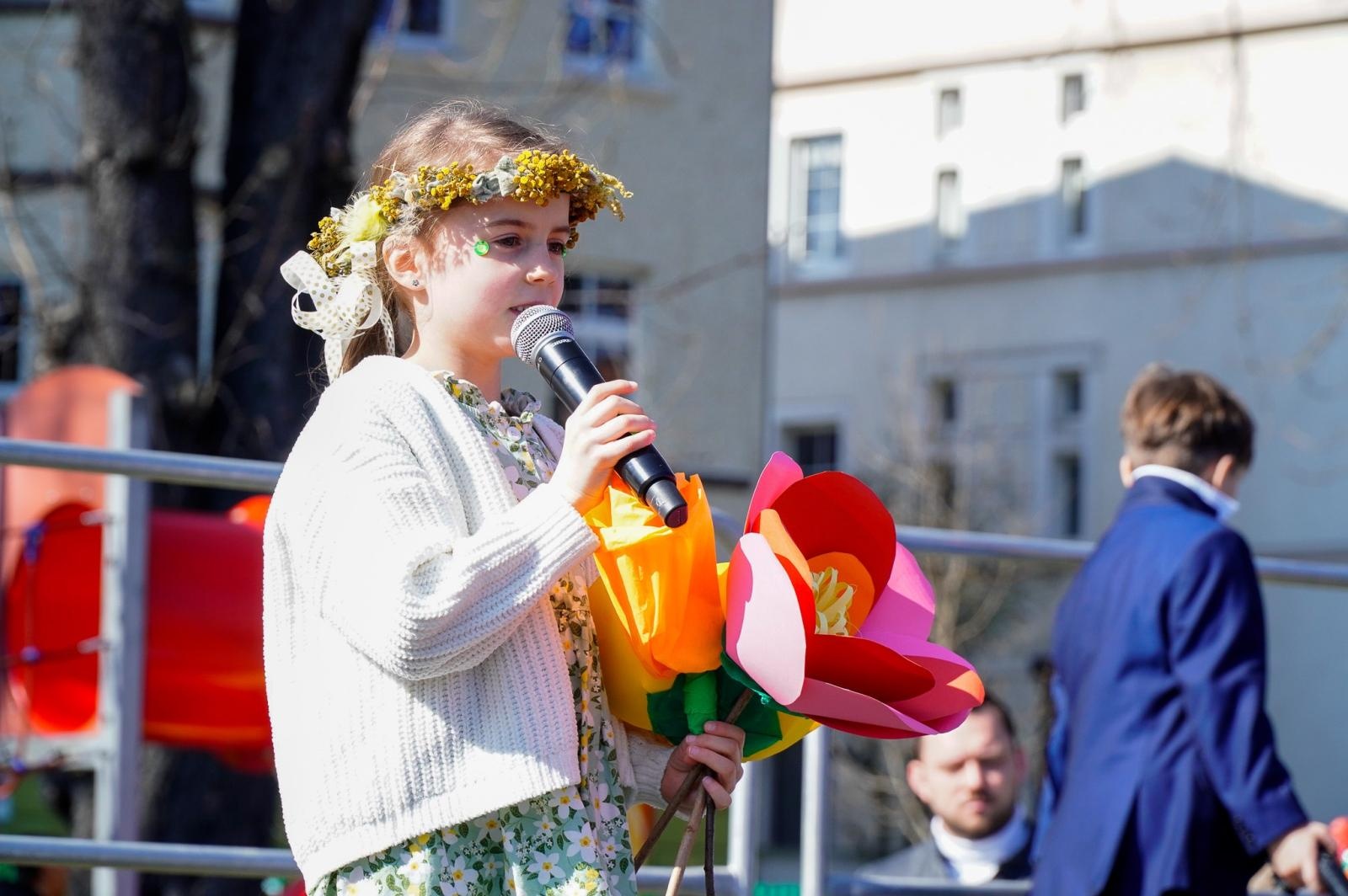 Zdjęcie w galerii na portalu naszraciborz.pl: Piknik na powitanie wiosny w Raciborzu. Gwarno i kolorowo w parku Jordanowskim [FOTO i WIDEO] wiadomości z regionu