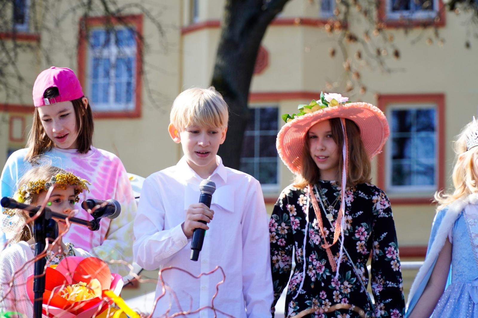 Zdjęcie w galerii na portalu naszraciborz.pl: Piknik na powitanie wiosny w Raciborzu. Gwarno i kolorowo w parku Jordanowskim [FOTO i WIDEO] wiadomości z regionu