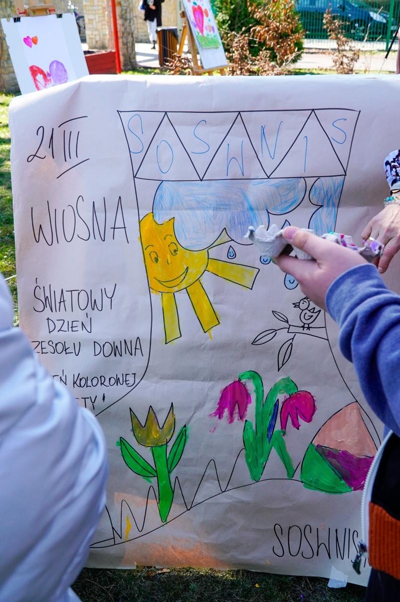 Zdjęcie w galerii na portalu naszraciborz.pl: Piknik na powitanie wiosny w Raciborzu. Gwarno i kolorowo w parku Jordanowskim [FOTO i WIDEO] wiadomości z regionu