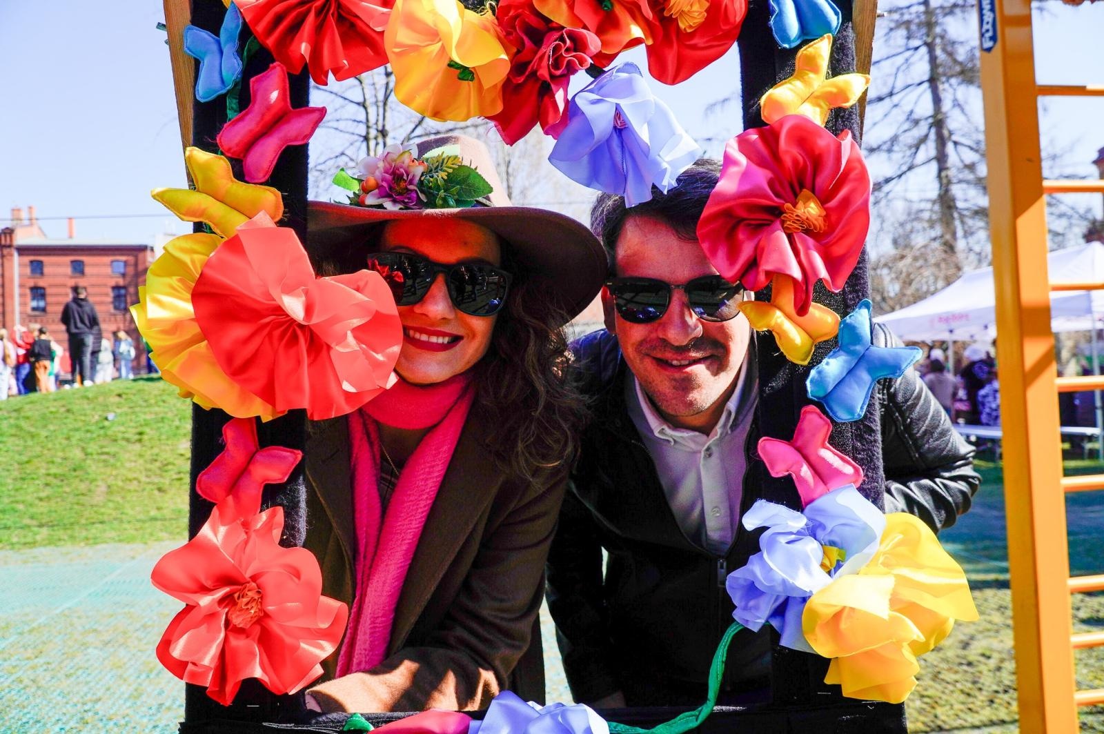 Zdjęcie w galerii na portalu naszraciborz.pl: Piknik na powitanie wiosny w Raciborzu. Gwarno i kolorowo w parku Jordanowskim [FOTO i WIDEO] wiadomości z regionu