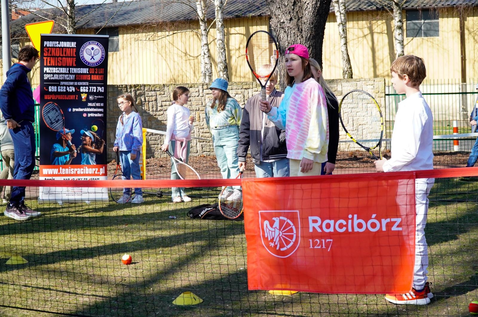 Zdjęcie w galerii na portalu naszraciborz.pl: Piknik na powitanie wiosny w Raciborzu. Gwarno i kolorowo w parku Jordanowskim [FOTO i WIDEO] wiadomości z regionu