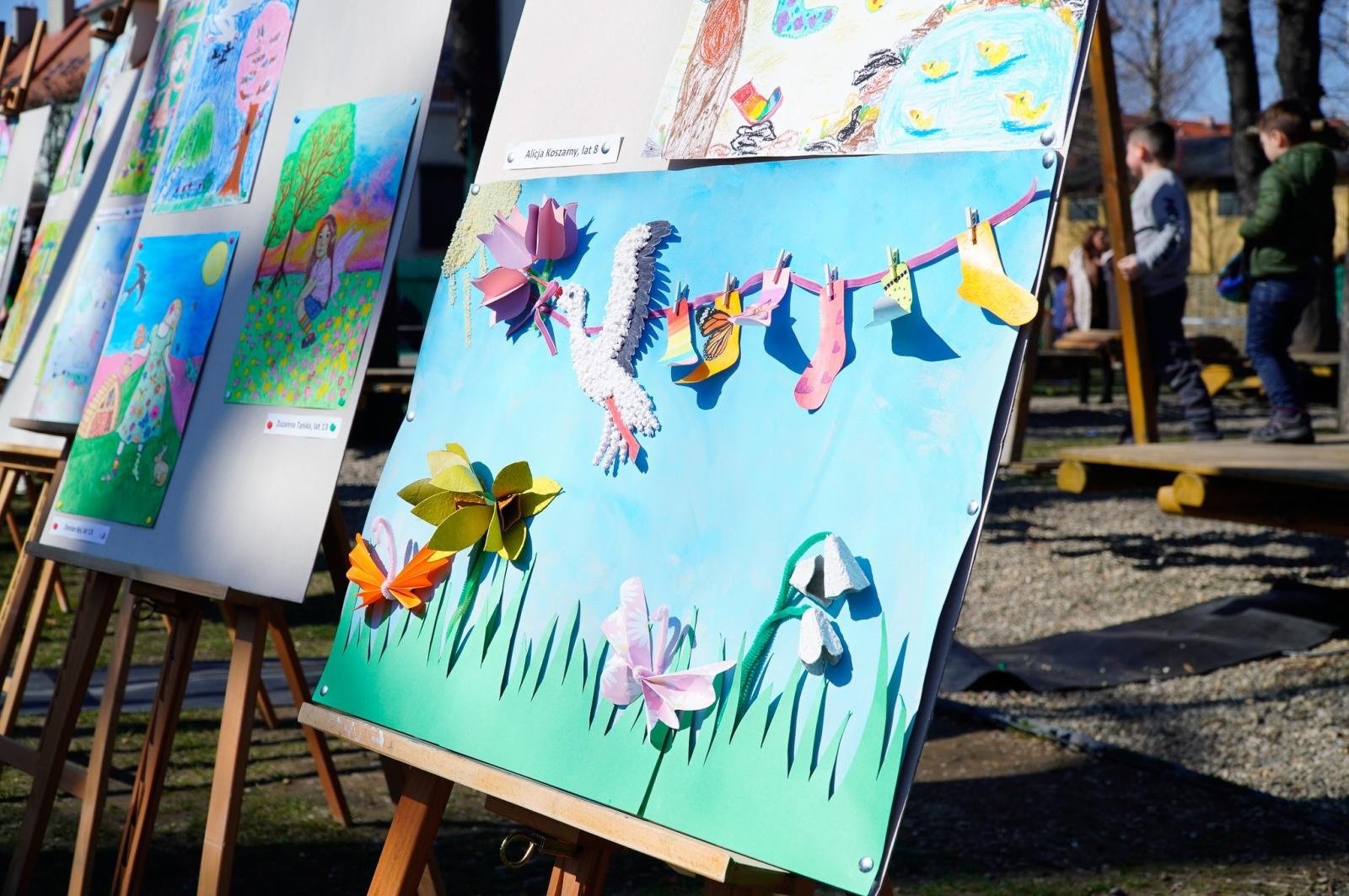 Zdjęcie w galerii na portalu naszraciborz.pl: Piknik na powitanie wiosny w Raciborzu. Gwarno i kolorowo w parku Jordanowskim [FOTO i WIDEO] wiadomości z regionu