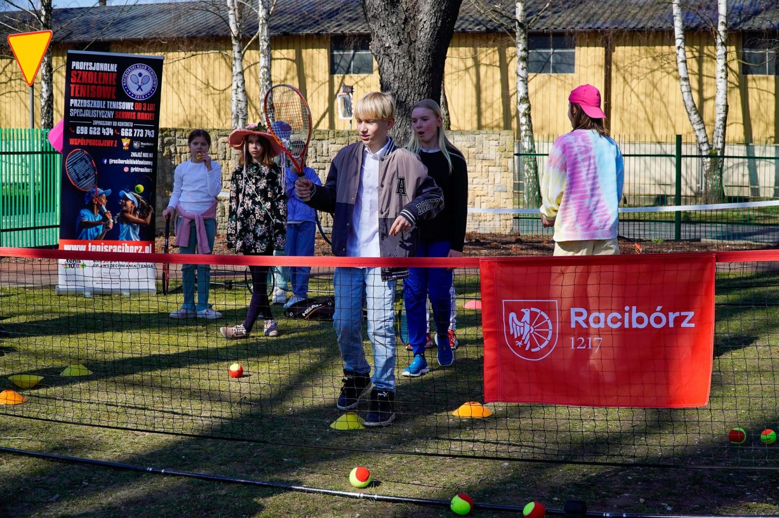 Zdjęcie w galerii na portalu naszraciborz.pl: Piknik na powitanie wiosny w Raciborzu. Gwarno i kolorowo w parku Jordanowskim [FOTO i WIDEO] wiadomości z regionu