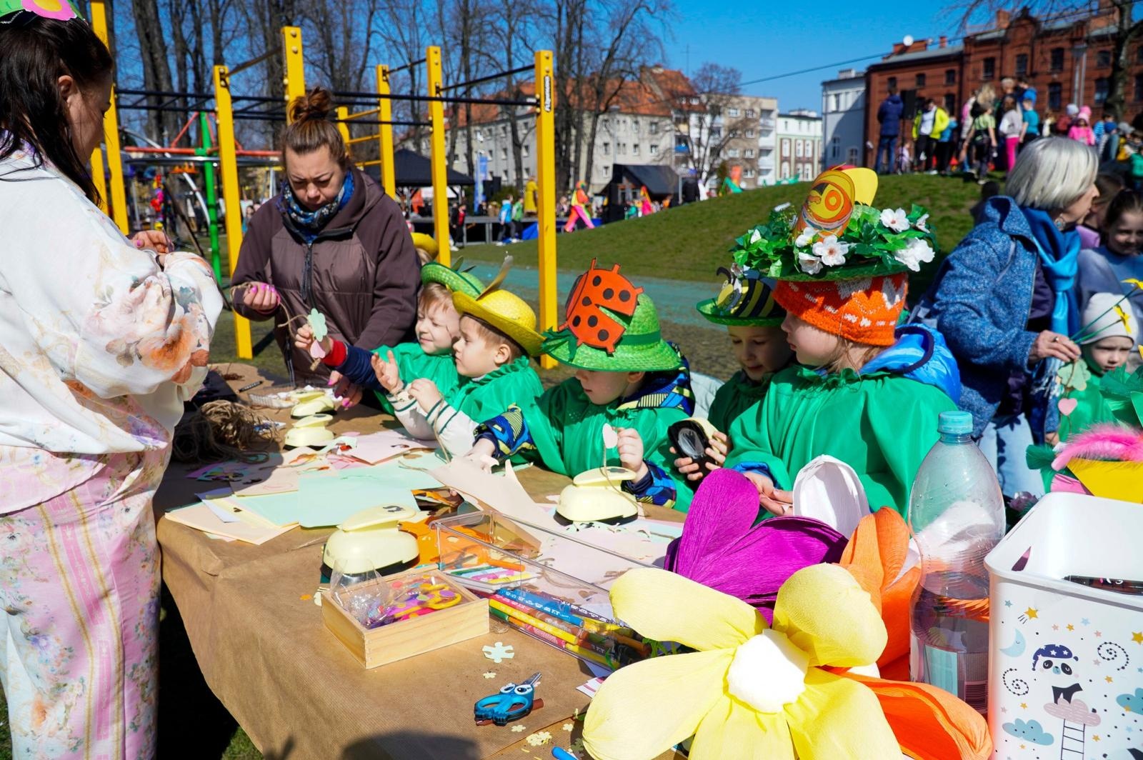 Zdjęcie w galerii na portalu naszraciborz.pl: Piknik na powitanie wiosny w Raciborzu. Gwarno i kolorowo w parku Jordanowskim [FOTO i WIDEO] wiadomości z regionu