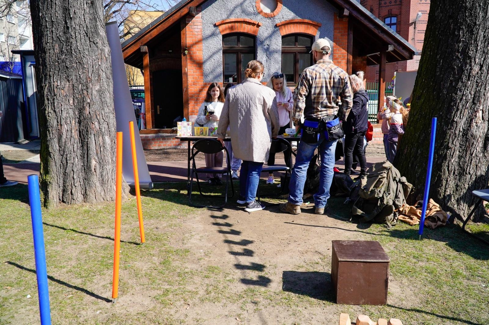 Zdjęcie w galerii na portalu naszraciborz.pl: Piknik na powitanie wiosny w Raciborzu. Gwarno i kolorowo w parku Jordanowskim [FOTO i WIDEO] wiadomości z regionu