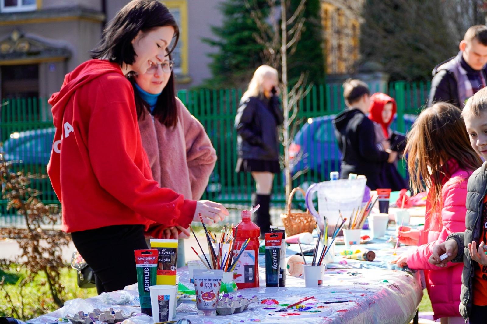 Zdjęcie w galerii na portalu naszraciborz.pl: Piknik na powitanie wiosny w Raciborzu. Gwarno i kolorowo w parku Jordanowskim [FOTO i WIDEO] wiadomości z regionu