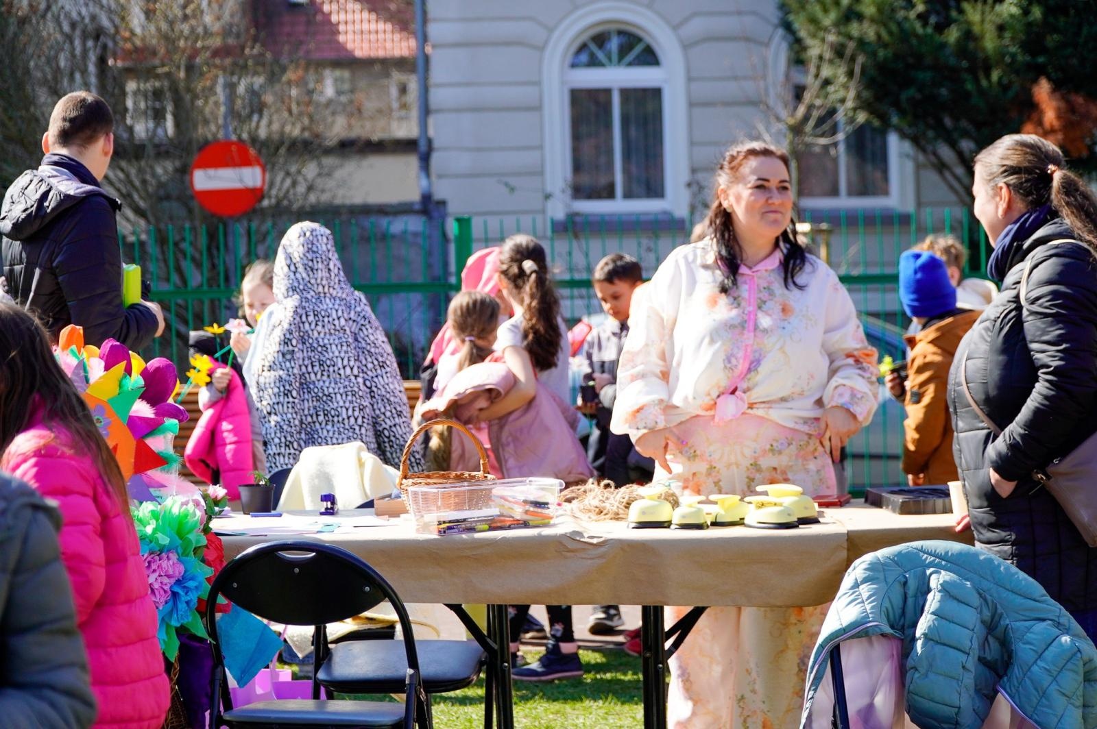 Zdjęcie w galerii na portalu naszraciborz.pl: Piknik na powitanie wiosny w Raciborzu. Gwarno i kolorowo w parku Jordanowskim [FOTO i WIDEO] wiadomości z regionu