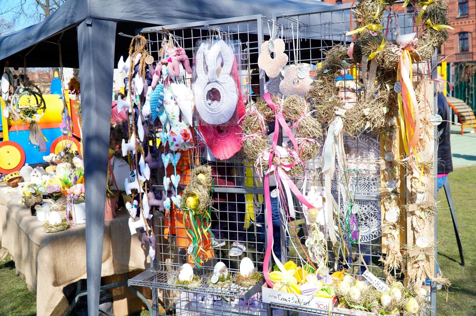 Zdjęcie w galerii na portalu naszraciborz.pl: Piknik na powitanie wiosny w Raciborzu. Gwarno i kolorowo w parku Jordanowskim [FOTO i WIDEO] wiadomości z regionu