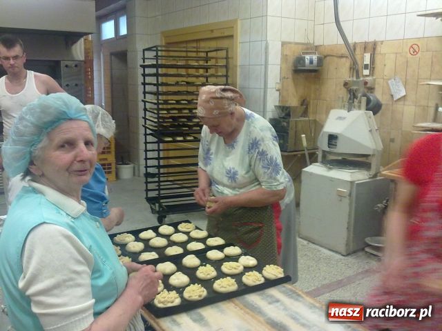 Zdjęcie w galerii na portalu naszraciborz.pl: Podziękowania za pieczenie kołacza wiadomości z regionu