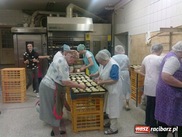 Zdjęcie w galerii na portalu naszraciborz.pl: Podziękowania za pieczenie kołacza wiadomości z regionu