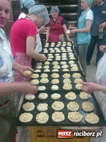 Zdjęcie w galerii na portalu naszraciborz.pl: Podziękowania za pieczenie kołacza wiadomości z regionu