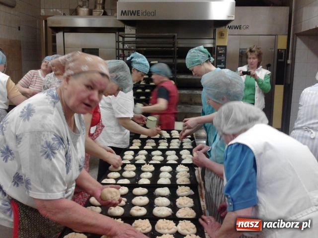 Zdjęcie w galerii na portalu naszraciborz.pl: Podziękowania za pieczenie kołacza wiadomości z regionu