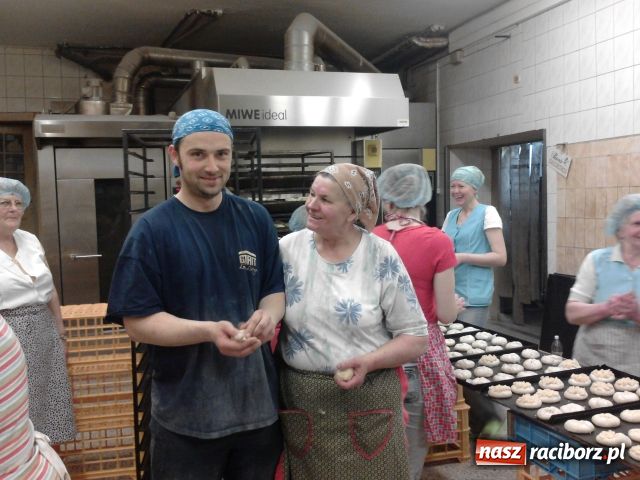 Zdjęcie w galerii na portalu naszraciborz.pl: Podziękowania za pieczenie kołacza wiadomości z regionu