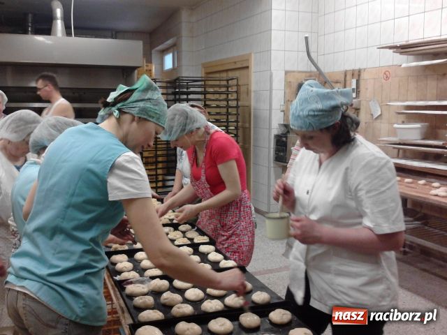 Zdjęcie w galerii na portalu naszraciborz.pl: Podziękowania za pieczenie kołacza wiadomości z regionu