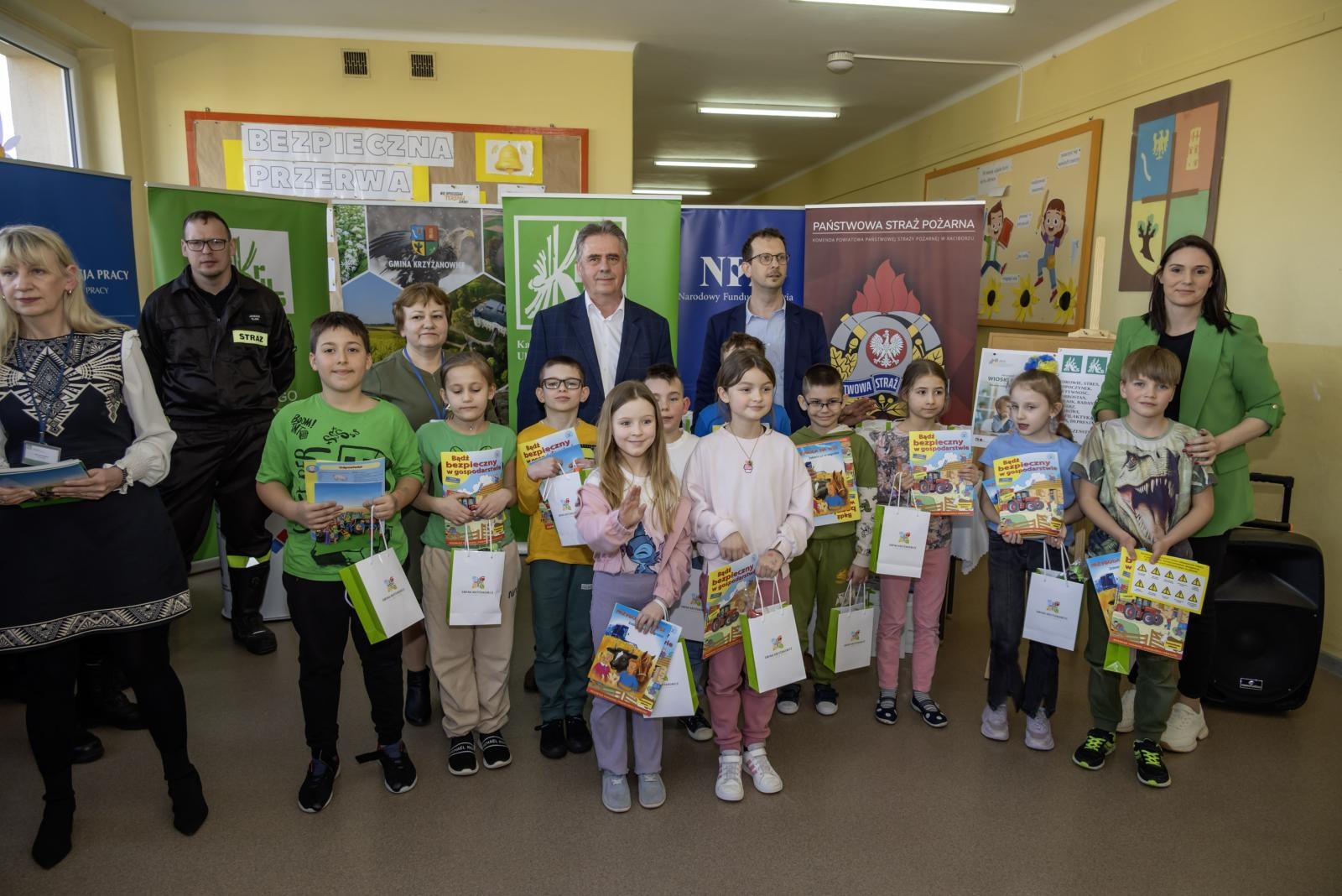 Zdjęcie w galerii na portalu naszraciborz.pl: Bezpieczne wagary na wsi – Gminny Dzień Bezpieczeństwa w Krzyżanowicach wiadomości z regionu