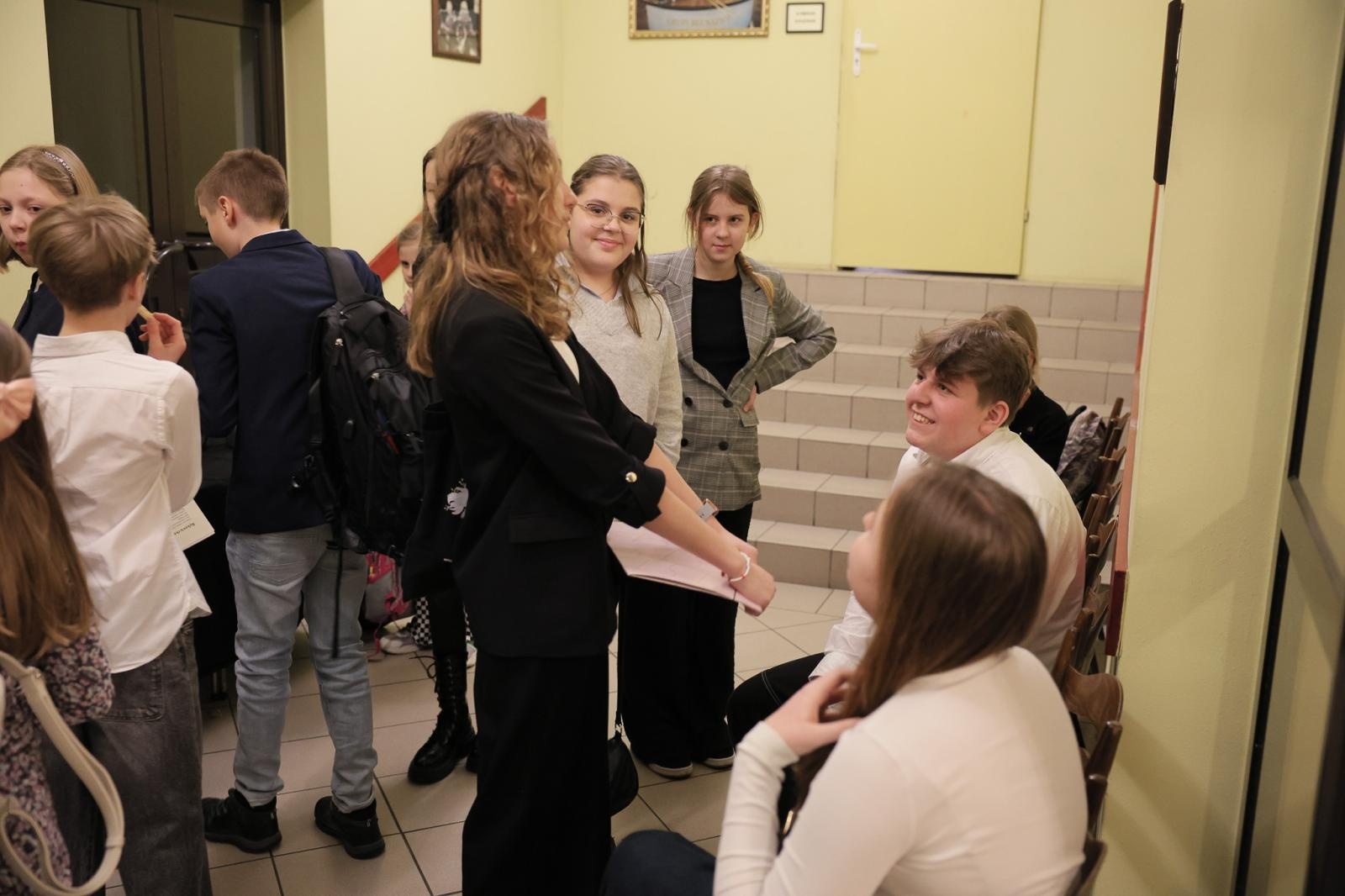 Zdjęcie w galerii na portalu naszraciborz.pl: Eliminacje gminne w Konkursie Recytatorskim MAŁY OKR - wyniki w Raciborzu wiadomości z regionu