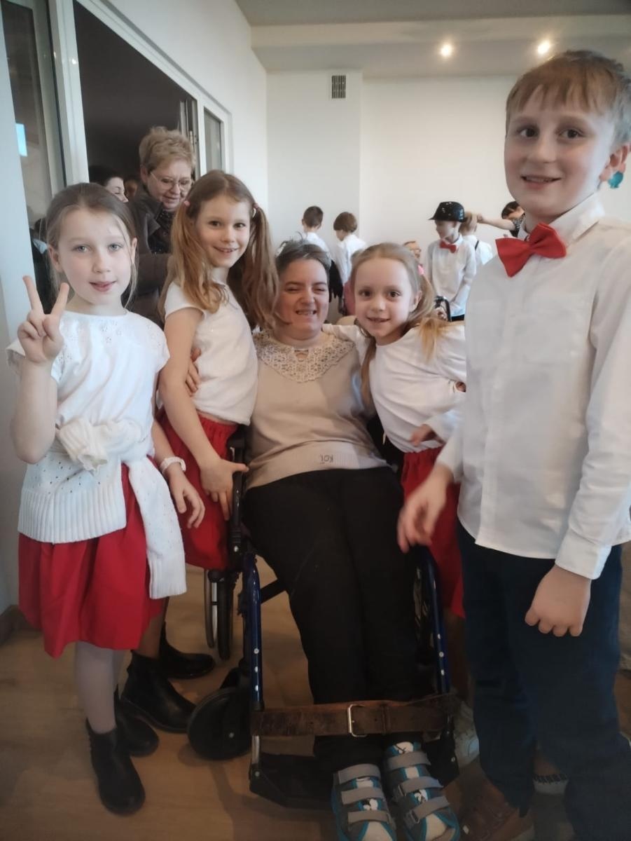 Zdjęcie w galerii na portalu naszraciborz.pl: Młodzi artyści z SP nr 3 wystąpili dla mieszkańców Złotej Jesieni wiadomości z regionu