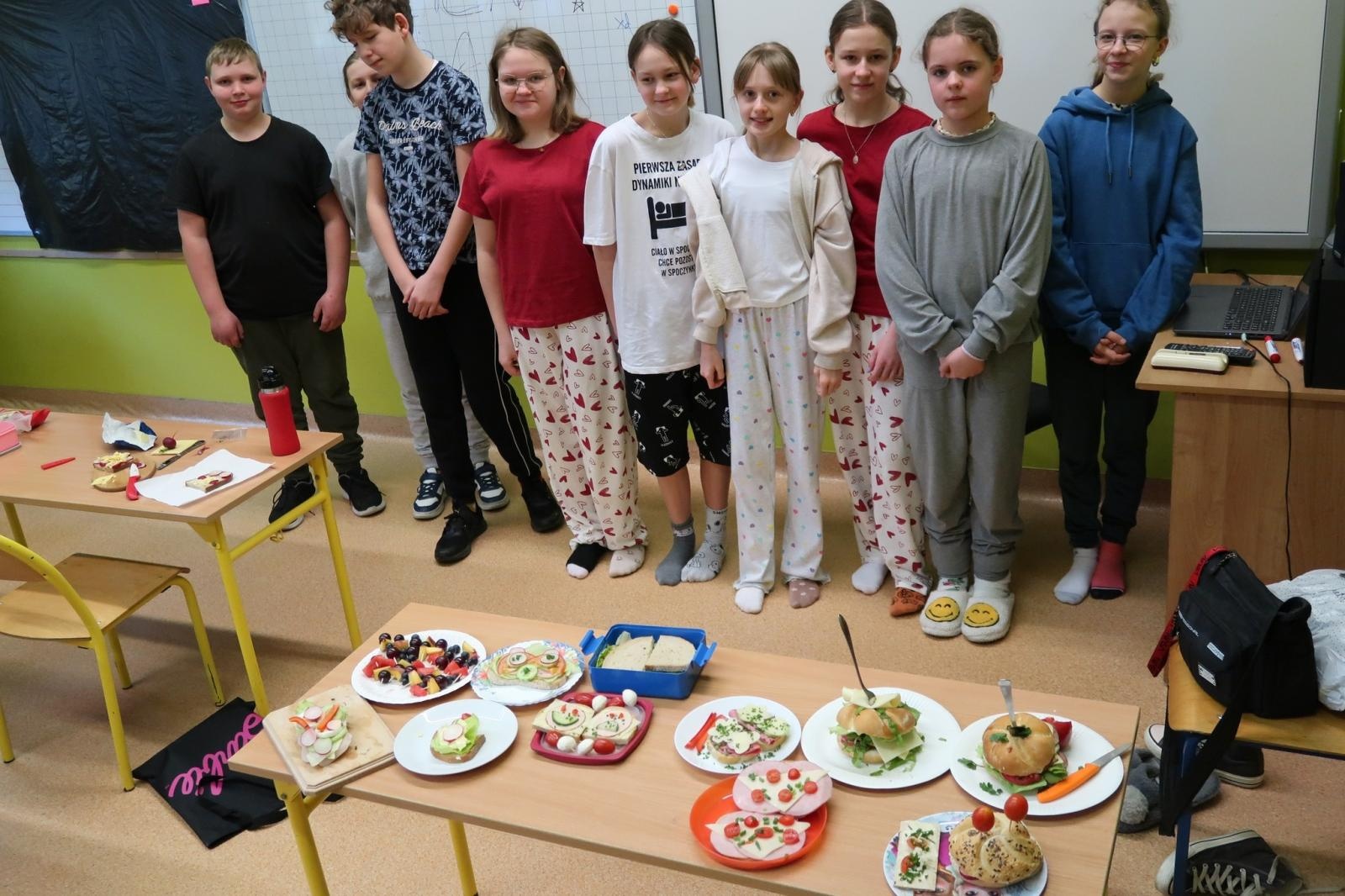 Zdjęcie w galerii na portalu naszraciborz.pl: Piżamowe powitanie wiosny w Studziennej wiadomości z regionu