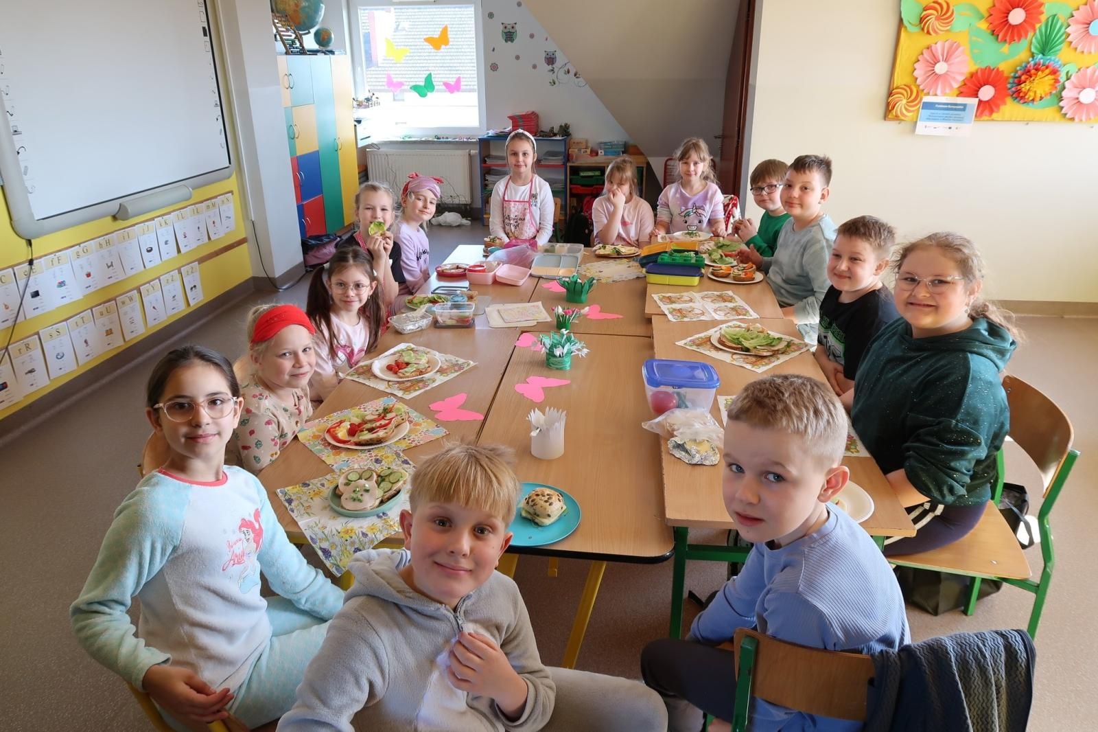 Zdjęcie w galerii na portalu naszraciborz.pl: Piżamowe powitanie wiosny w Studziennej wiadomości z regionu