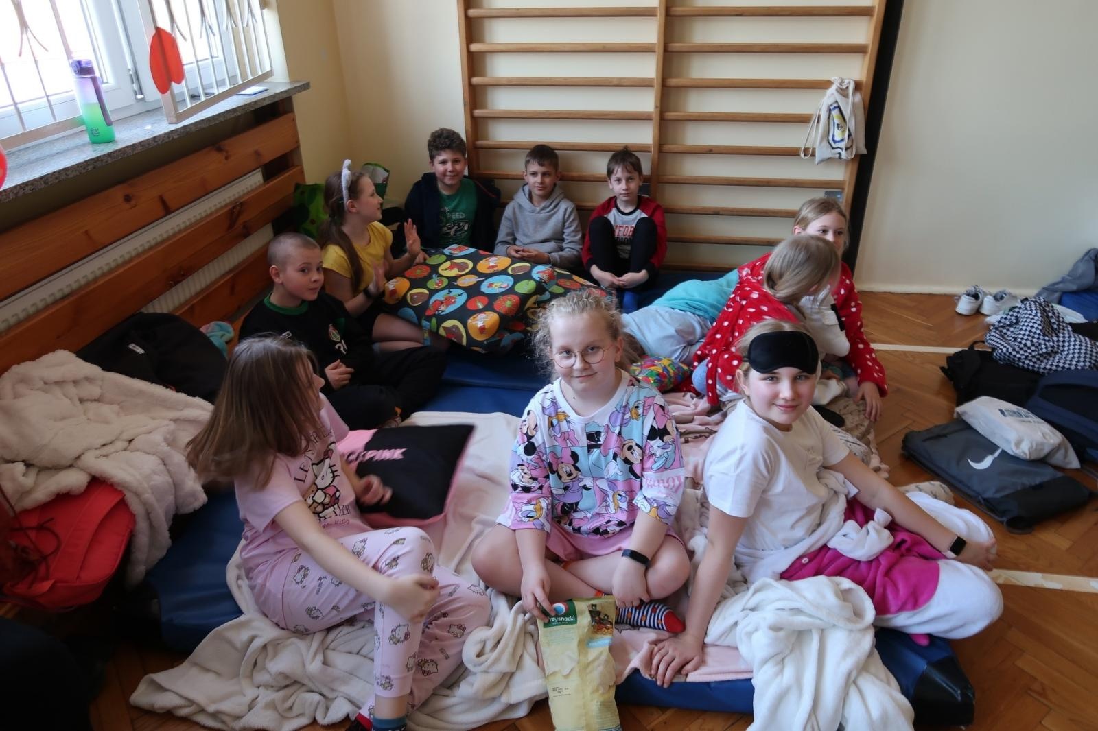 Zdjęcie w galerii na portalu naszraciborz.pl: Piżamowe powitanie wiosny w Studziennej wiadomości z regionu