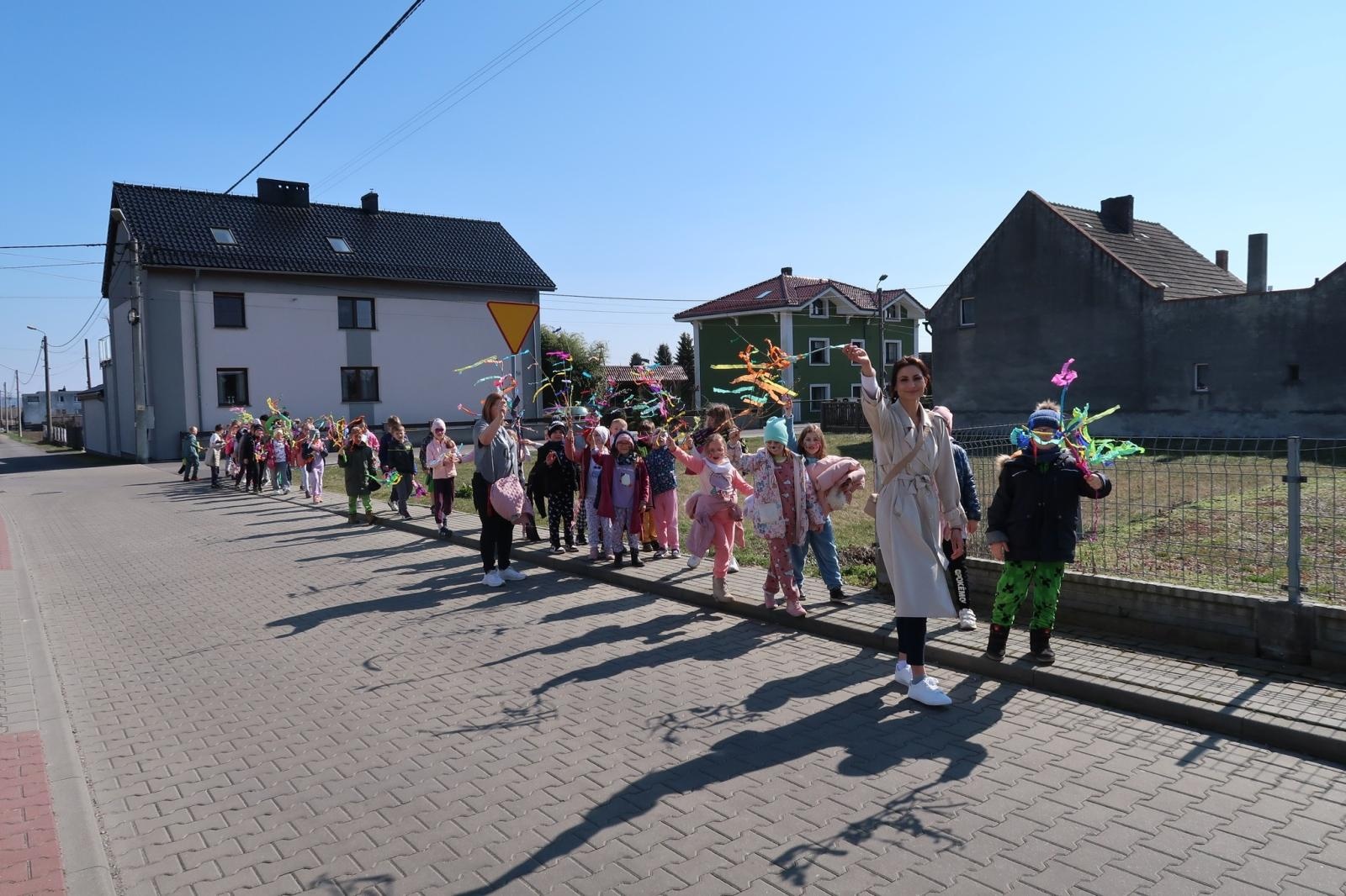 Zdjęcie w galerii na portalu naszraciborz.pl: Piżamowe powitanie wiosny w Studziennej wiadomości z regionu