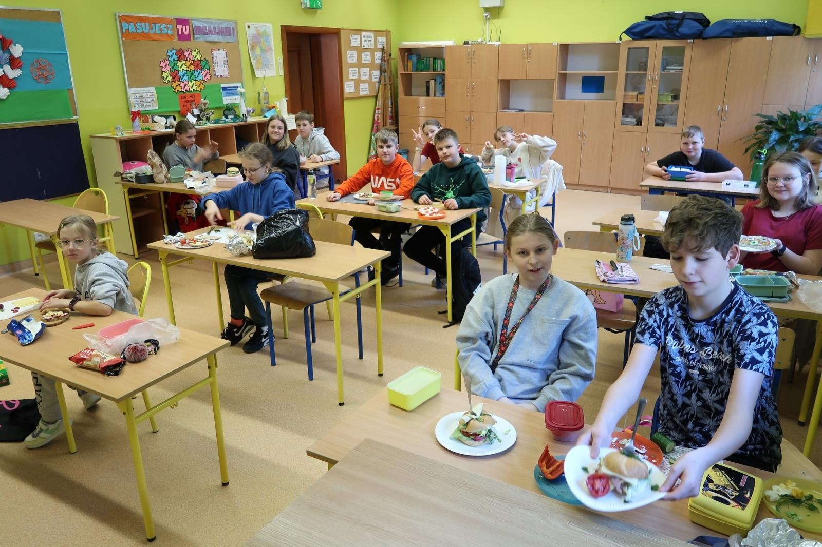Zdjęcie w galerii na portalu naszraciborz.pl: Piżamowe powitanie wiosny w Studziennej wiadomości z regionu