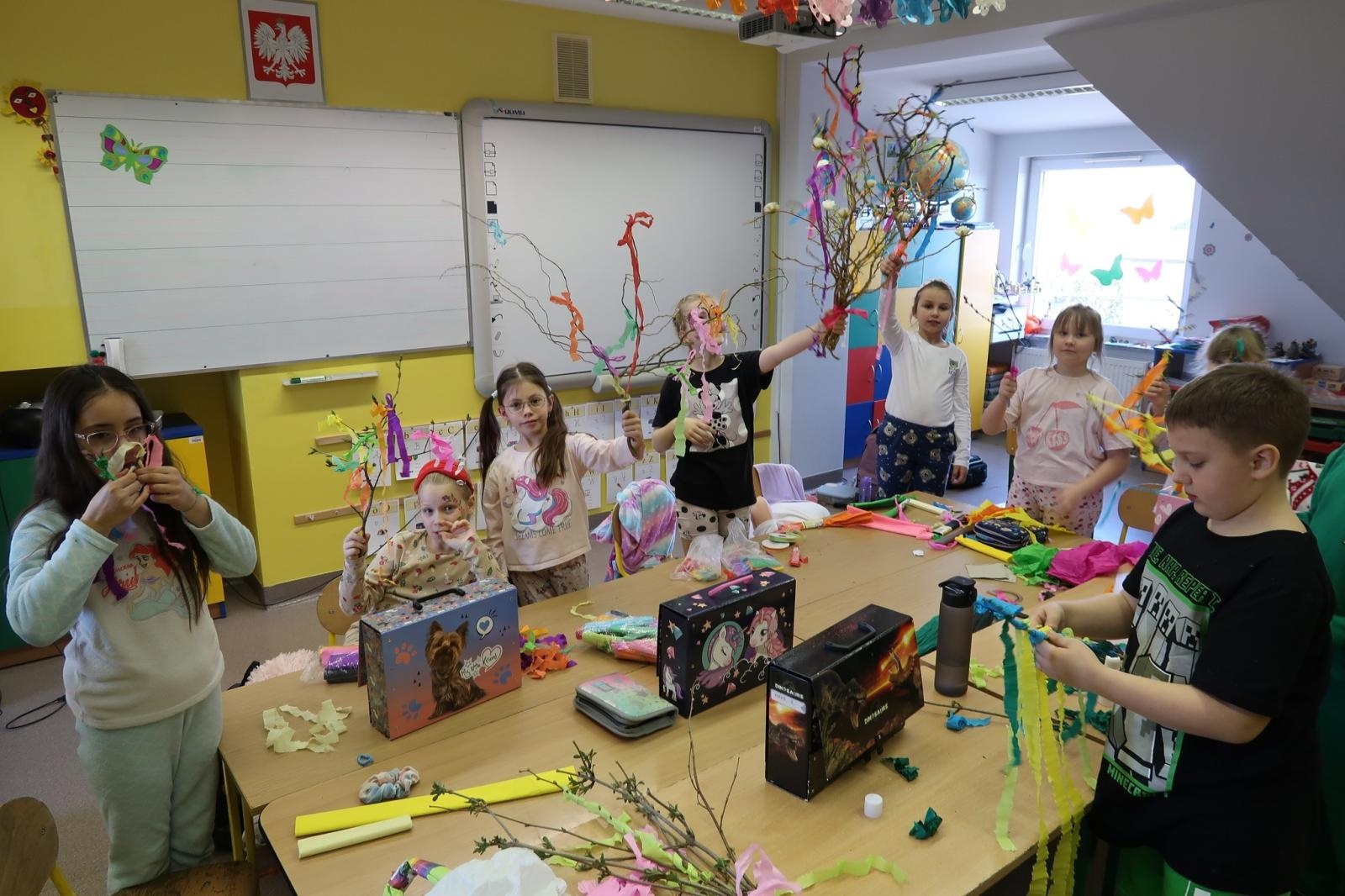 Zdjęcie w galerii na portalu naszraciborz.pl: Piżamowe powitanie wiosny w Studziennej wiadomości z regionu