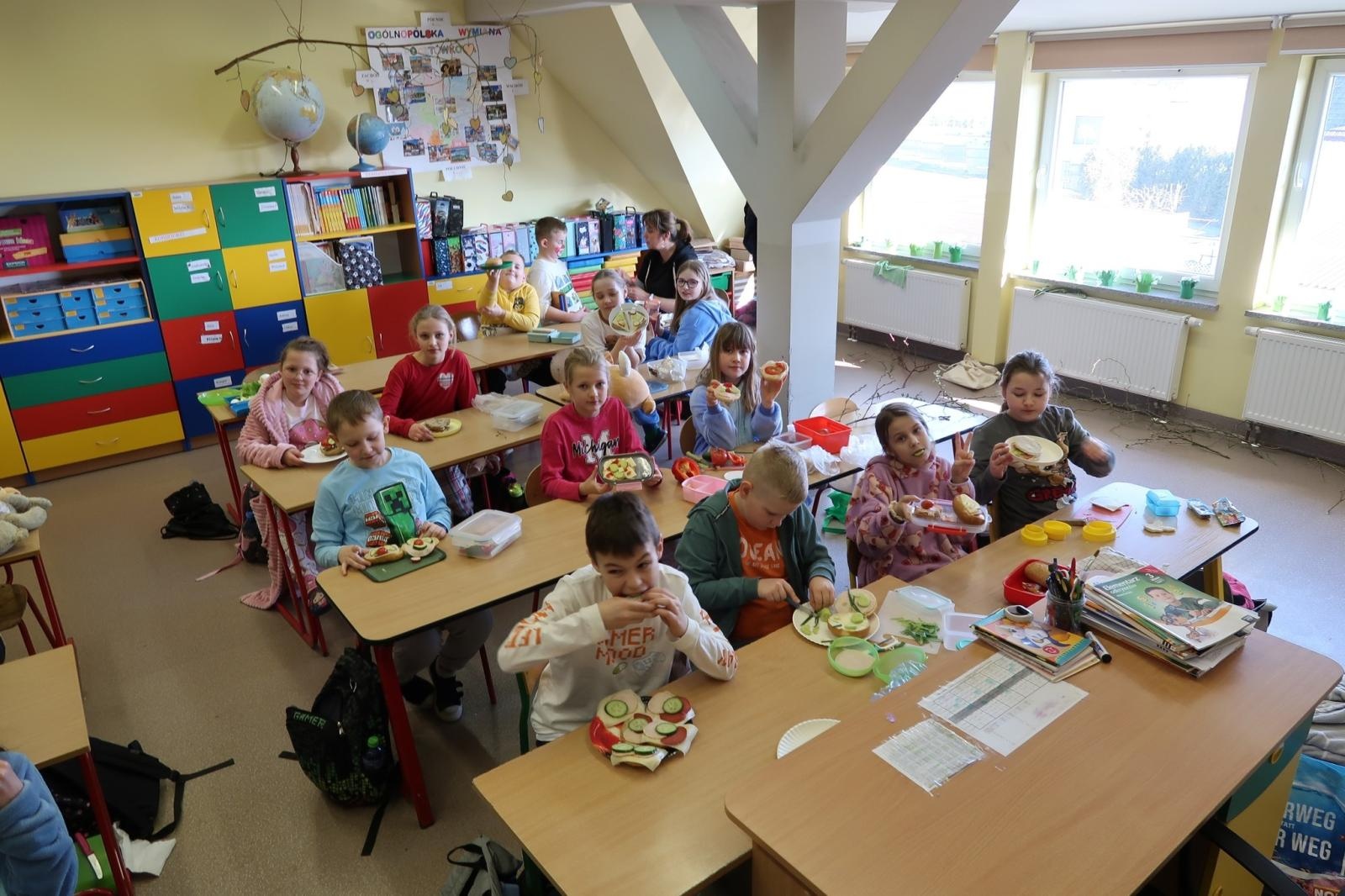 Zdjęcie w galerii na portalu naszraciborz.pl: Piżamowe powitanie wiosny w Studziennej wiadomości z regionu