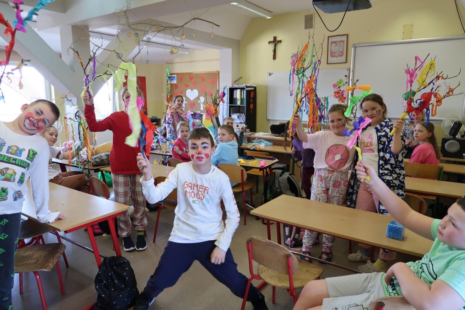 Zdjęcie w galerii na portalu naszraciborz.pl: Piżamowe powitanie wiosny w Studziennej wiadomości z regionu