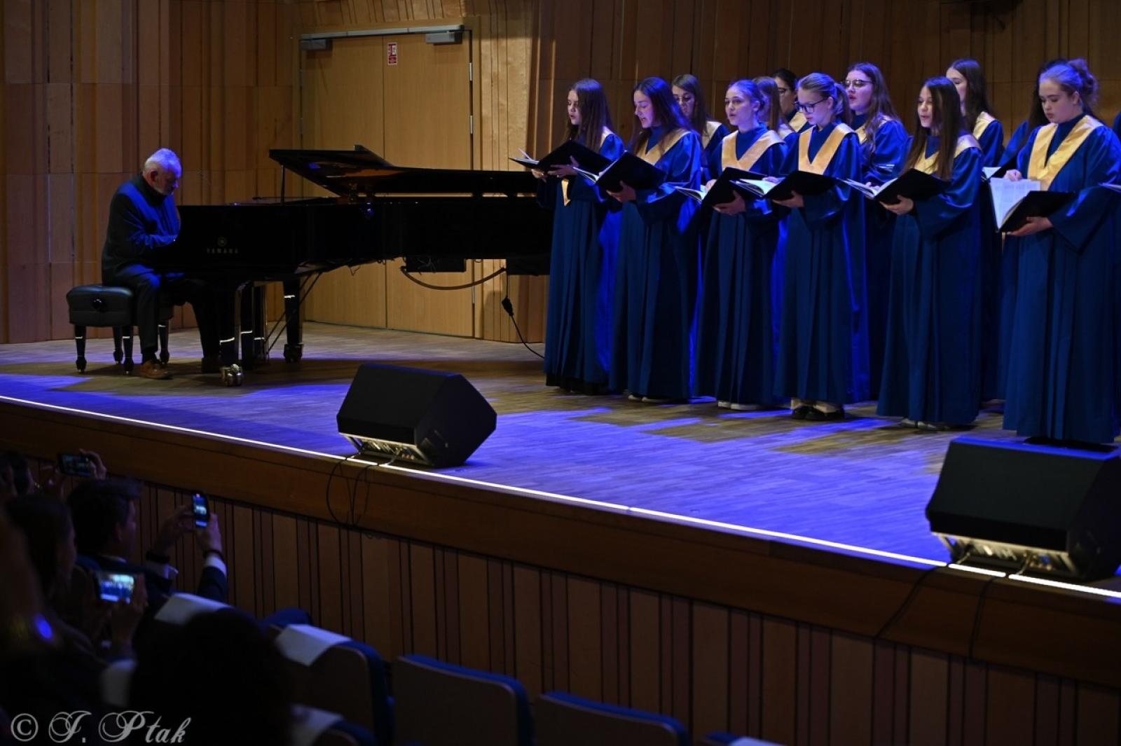 Zdjęcie w galerii na portalu naszraciborz.pl: Muzyczna podróż na zakończenie projektu Sztuka emocji [FOTO i WIDEO] wiadomości z regionu