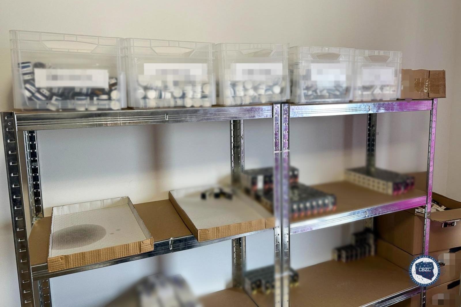 Zdjęcie w galerii na portalu naszraciborz.pl: Policja rozbiła grupę handlującą podrabianymi farmaceutykami wiadomości z regionu