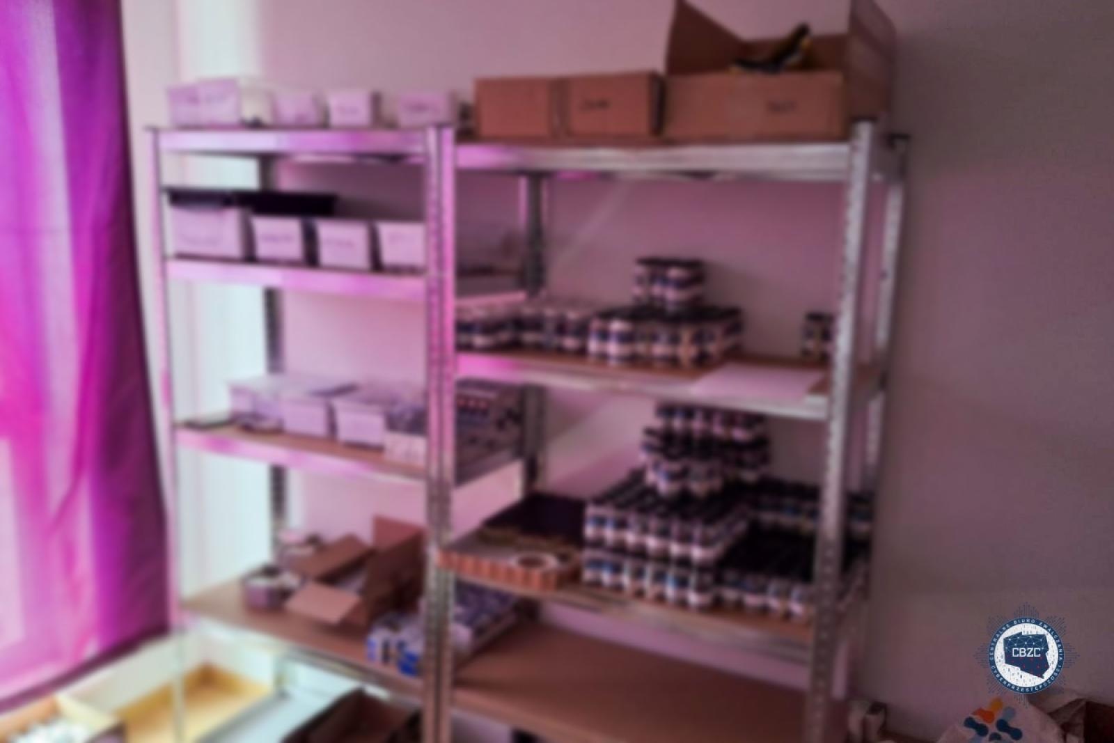 Zdjęcie w galerii na portalu naszraciborz.pl: Policja rozbiła grupę handlującą podrabianymi farmaceutykami wiadomości z regionu