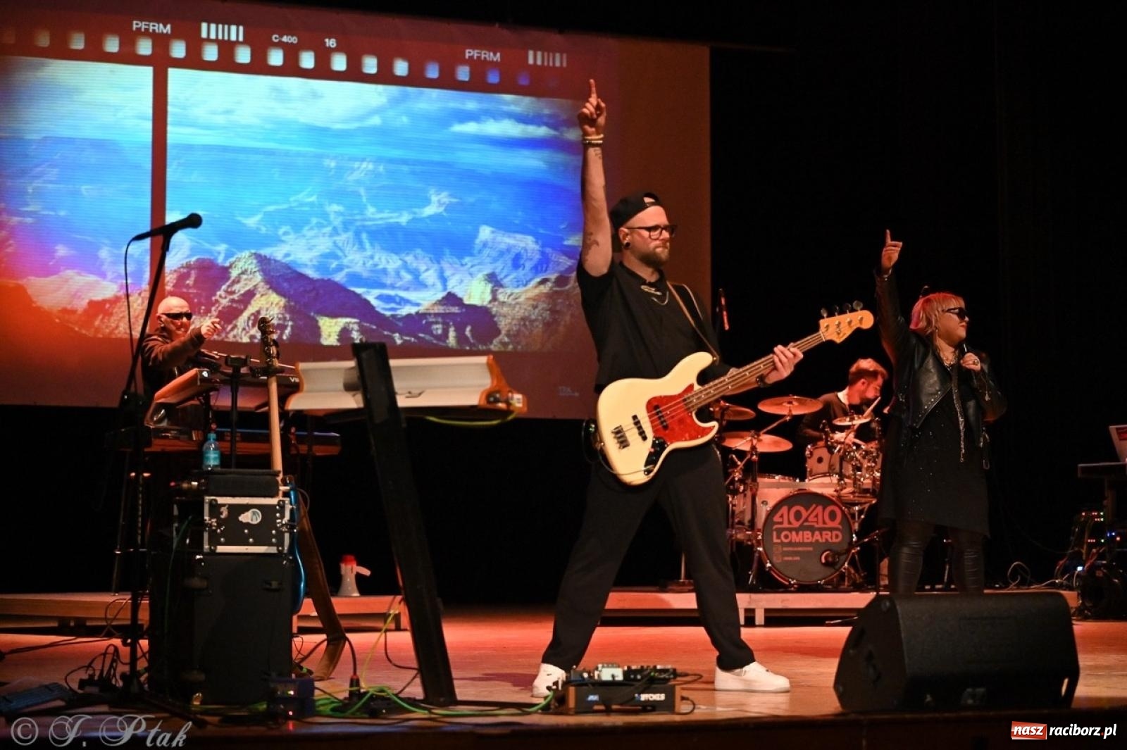 Zdjęcie w galerii na portalu naszraciborz.pl: Lombard 40/40! - 40 lat, 40 piosenek w Raciborzu [FOTO i WIDEO] wiadomości z regionu