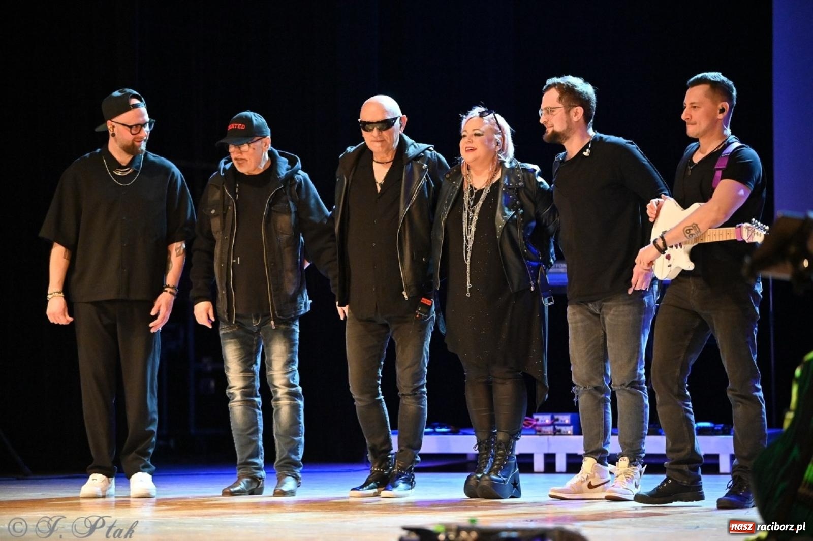 Zdjęcie w galerii na portalu naszraciborz.pl: Lombard 40/40! - 40 lat, 40 piosenek w Raciborzu [FOTO i WIDEO] wiadomości z regionu