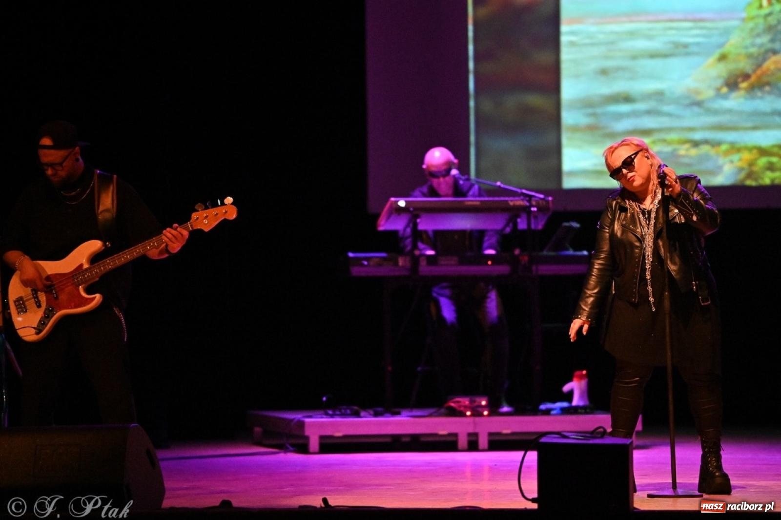 Zdjęcie w galerii na portalu naszraciborz.pl: Lombard 40/40! - 40 lat, 40 piosenek w Raciborzu [FOTO i WIDEO] wiadomości z regionu