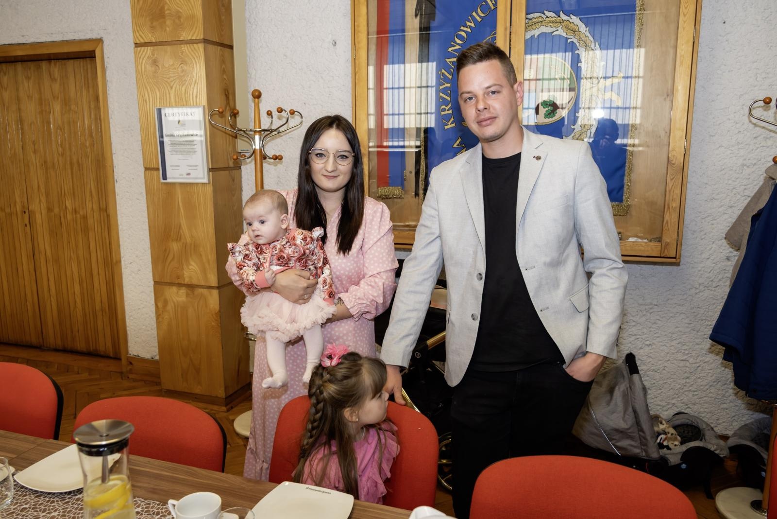 Zdjęcie w galerii na portalu naszraciborz.pl: W Krzyżanowicach przywitano najmłodszych mieszkańców gminy wiadomości z regionu