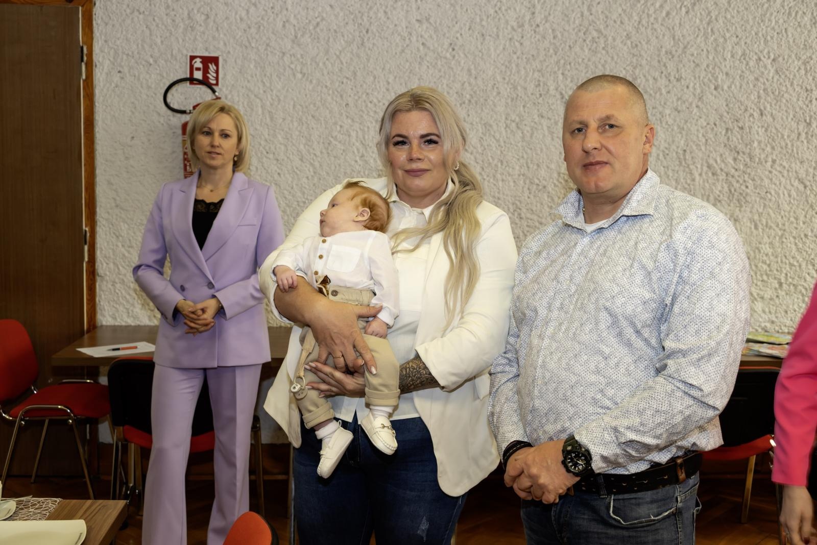 Zdjęcie w galerii na portalu naszraciborz.pl: W Krzyżanowicach przywitano najmłodszych mieszkańców gminy wiadomości z regionu