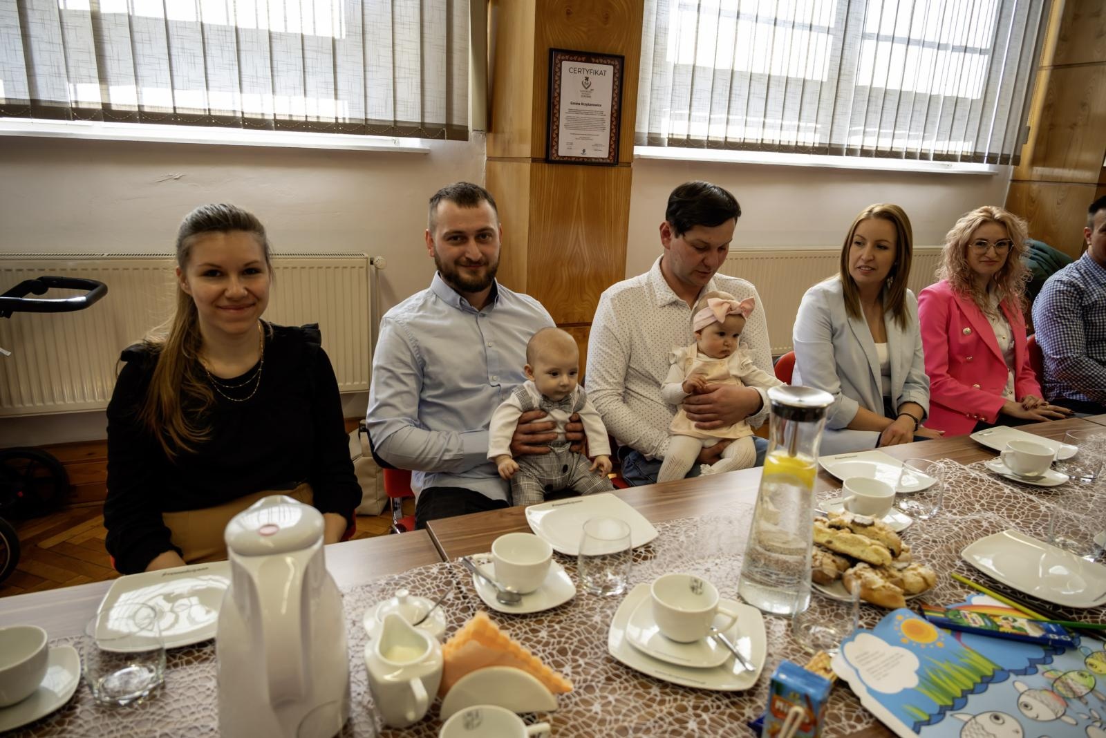 Zdjęcie w galerii na portalu naszraciborz.pl: W Krzyżanowicach przywitano najmłodszych mieszkańców gminy wiadomości z regionu