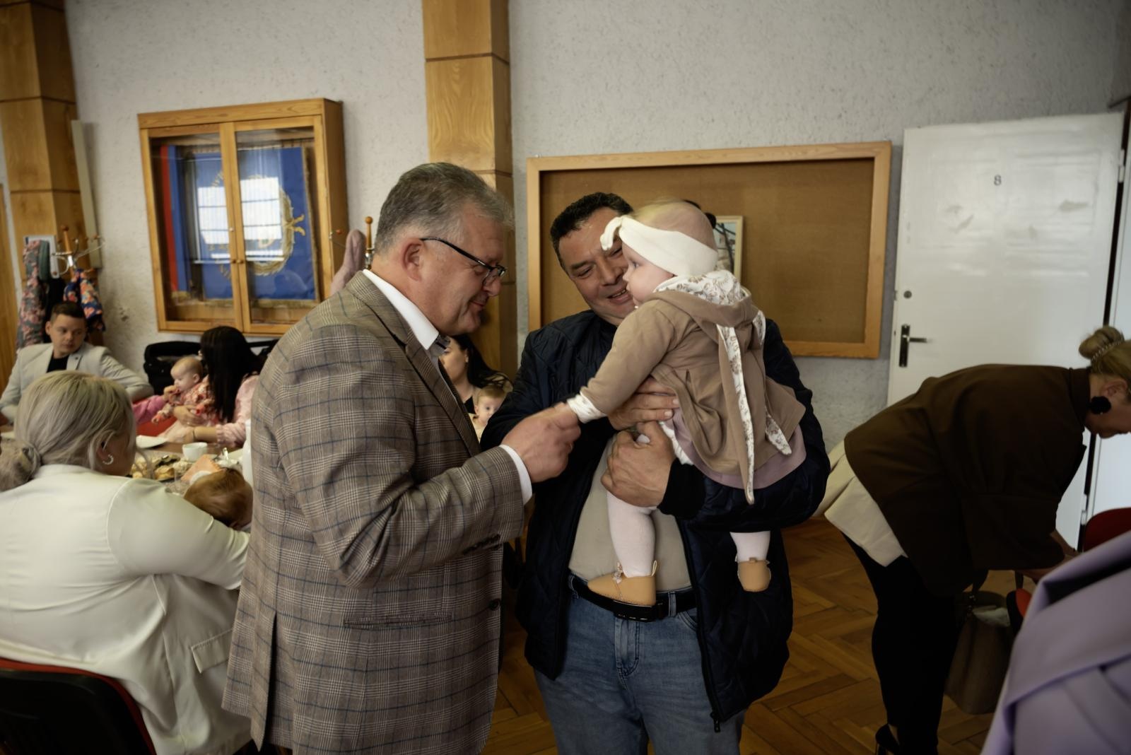 Zdjęcie w galerii na portalu naszraciborz.pl: W Krzyżanowicach przywitano najmłodszych mieszkańców gminy wiadomości z regionu