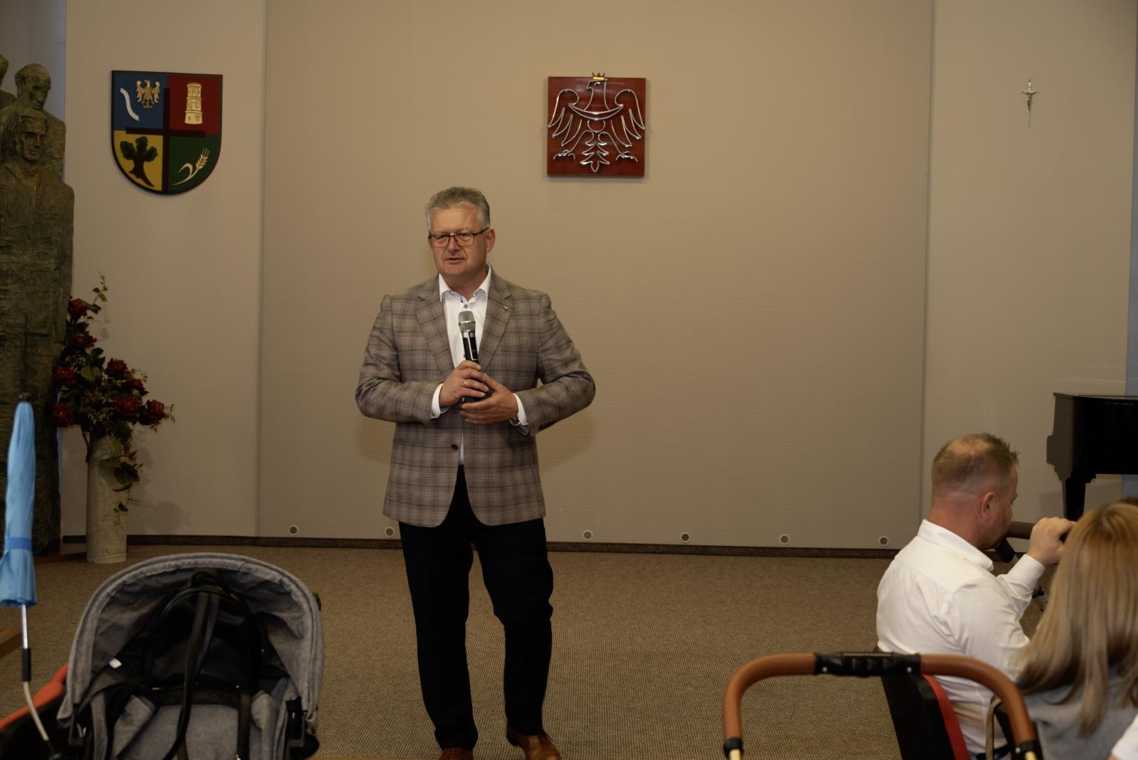 Zdjęcie w galerii na portalu naszraciborz.pl: W Krzyżanowicach przywitano najmłodszych mieszkańców gminy wiadomości z regionu